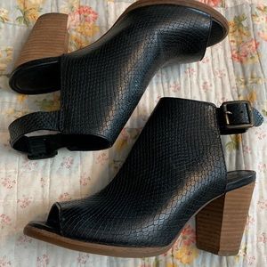 Ugg Audry Snakeskin peep toe heels size 6 1/2 Black